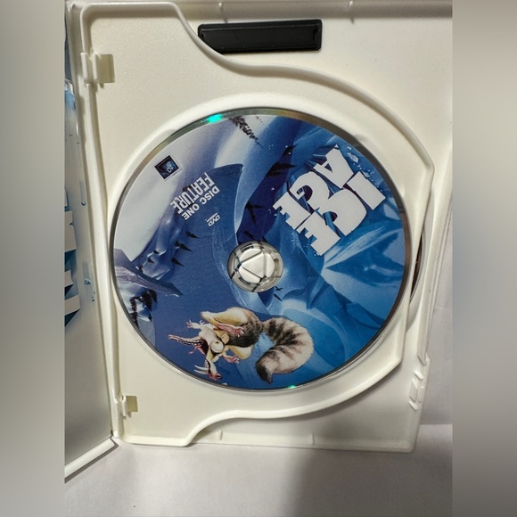Cool Down with Ice Age: The Perfect DVD for Your Winter Nights! - Picture 3 of 4